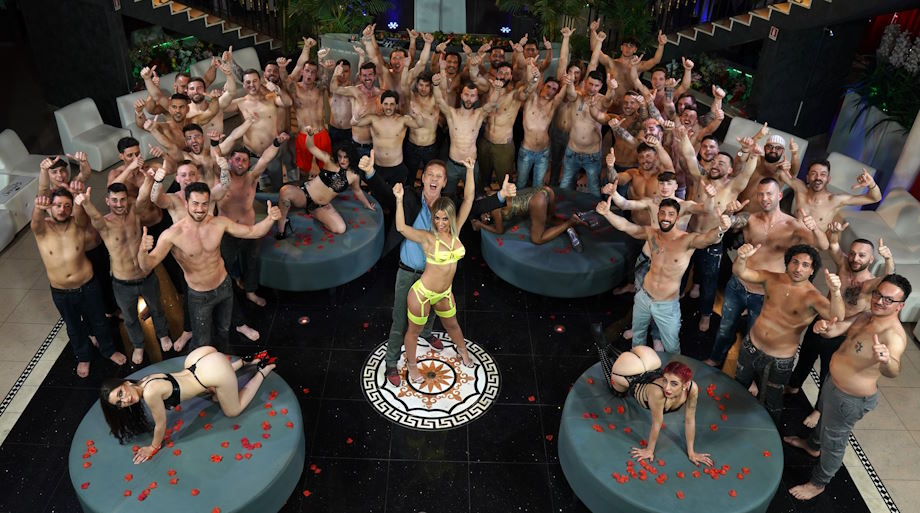 Қынаптағы тауық жұмыртқасы бейне